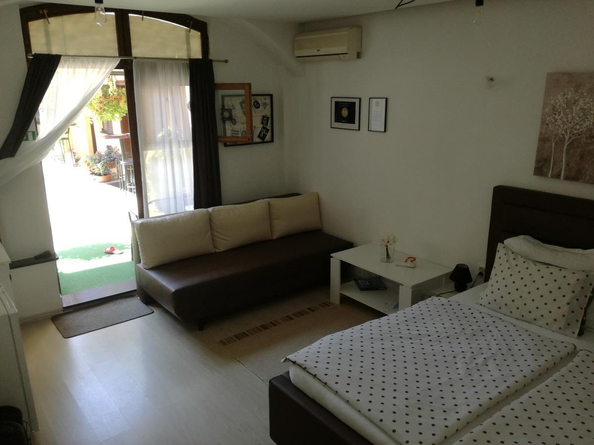 Guesthouse Coco Slavonski Brod Exterior foto